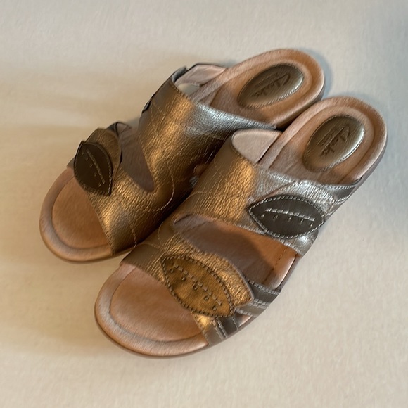 Clarks Shoes - NWOT Clarks Artisan Women’s Sandals, Size 11W